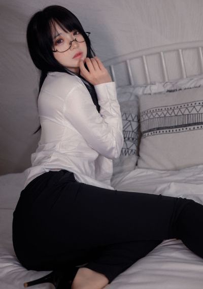 《向魔王伊布罗贾献身吧》_HD免费观看